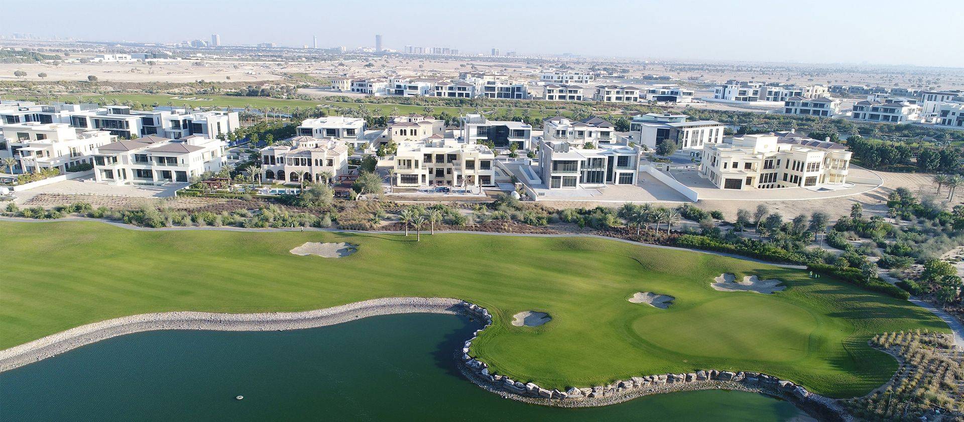Dubai Hills Estate satılık villa ve golf sahası manzarası